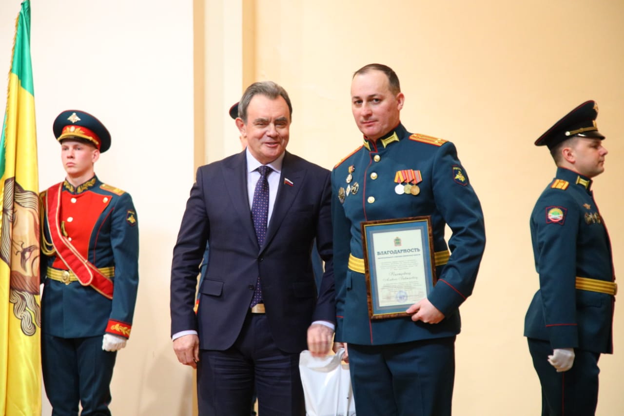 В здании Правительства поздравили защитников Отечества