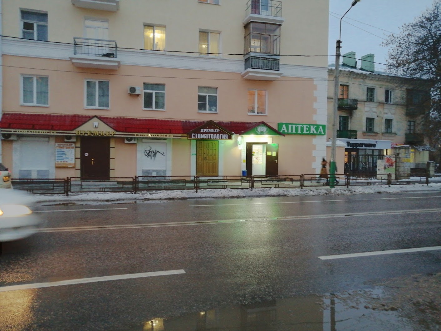 В Сердобске водитель врезался в столб и сбежал в аптеку