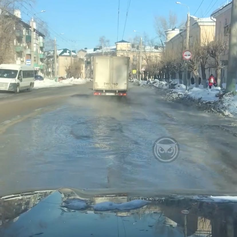 В Пензе улицу Калинина затопило водой