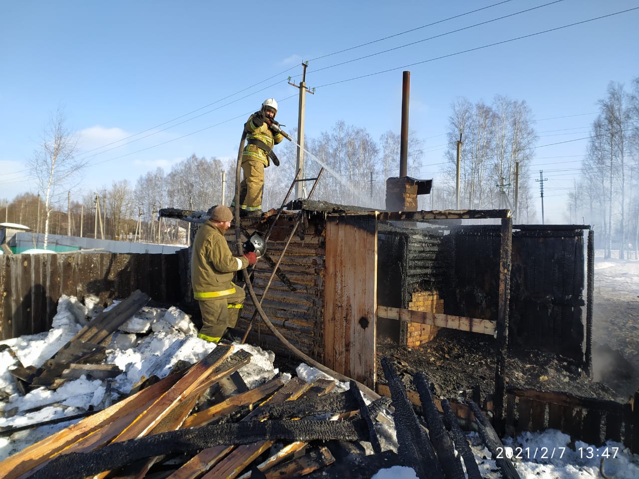 В Бессоновке загоревшуюся баню тушили 9 спасателей