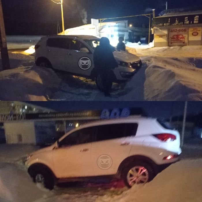 В Пензе легковушку выбросило на пешеходную дорожку