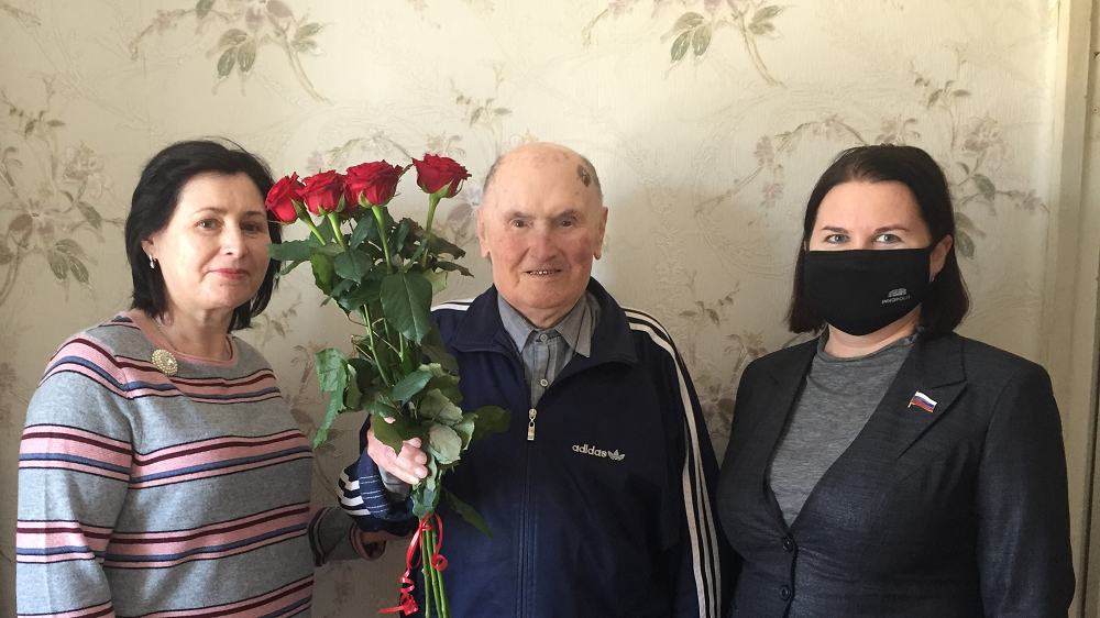 Ольга Чистякова поздравила ветерана