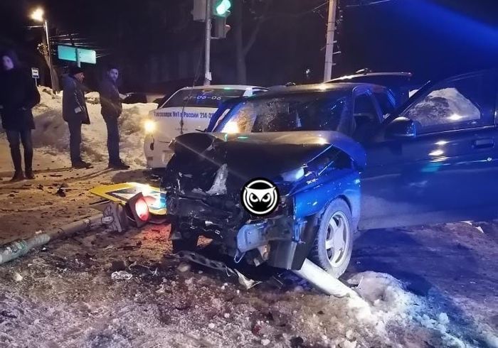 В Пензе такси попало в тяжелую аварию