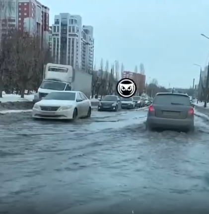 В соцсетях водителей предупреждают о потопе на улице Тернопольской в Пензе