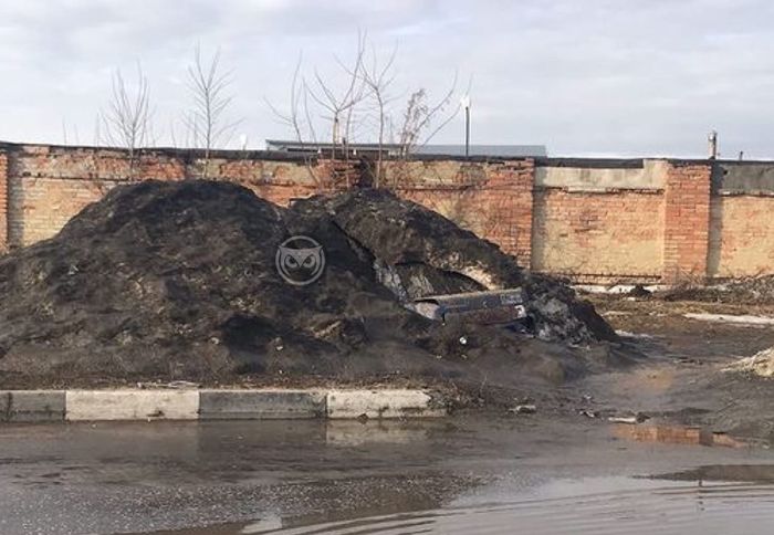 Пензенские коммунальщики «похоронили» легковушку в сугробе