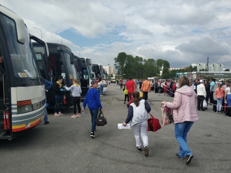 В Пензе около 2 000 детей встали в очередь на получение путевки в летний лагерь