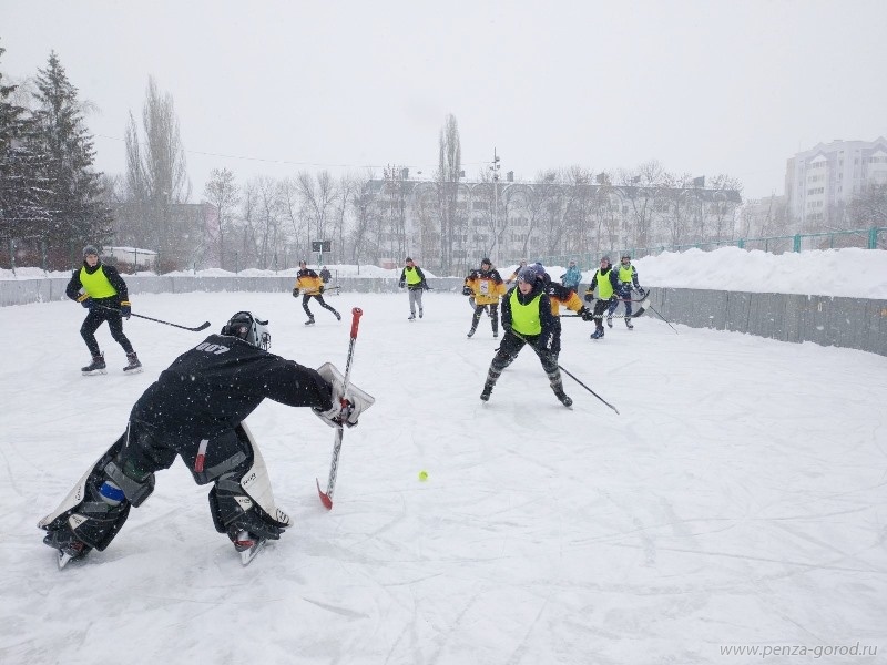 В Железнодорожном районе Пензы из-за снегопада катки придется заново заливать