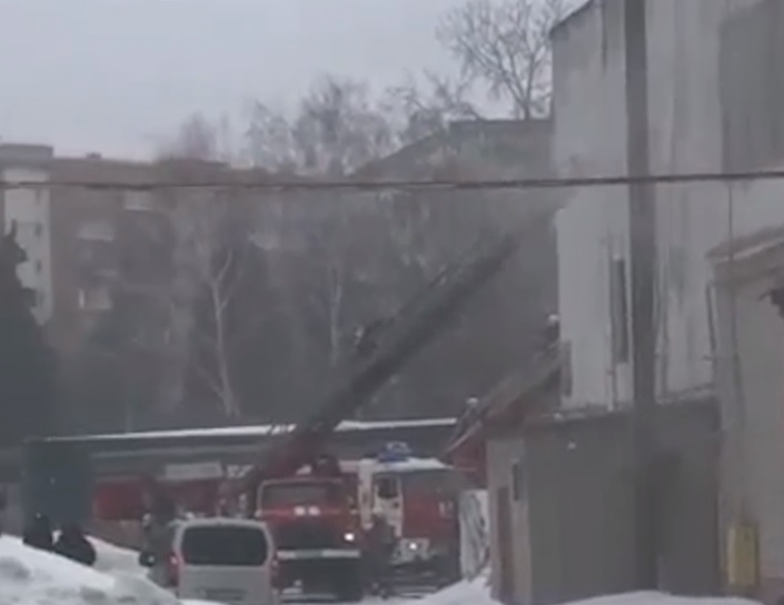 В Пензе более 60 огнеборцев тушили пожар в ателье