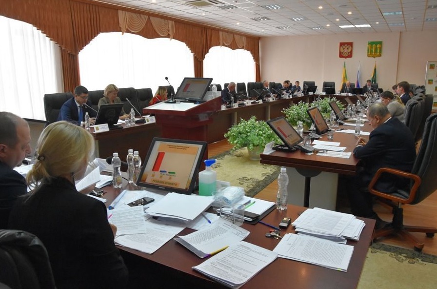 Пензенский губернатор о работе депутатов гордумы: «Только с сессии бегают»