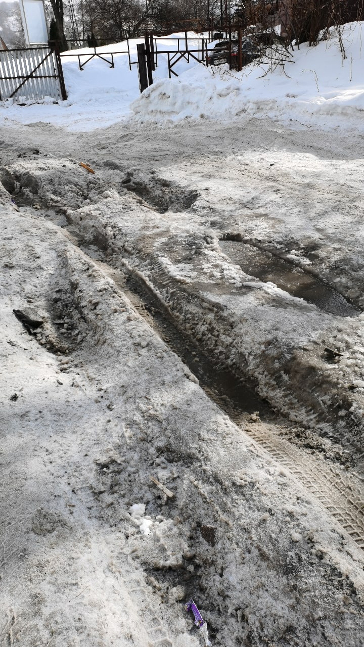 На улице Бекешской на дороге образовалась глубокая колея