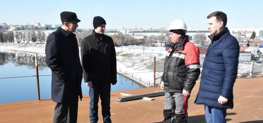 Владимир Мутовкин и Иван Краснов проверили ход работ на Бакунинском мосту
