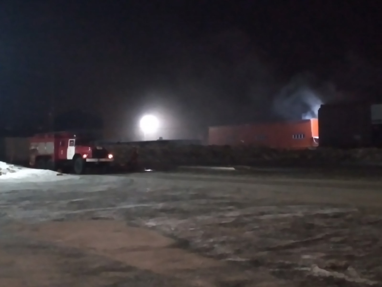 В Кузнецке ночью загорелся гипермаркет