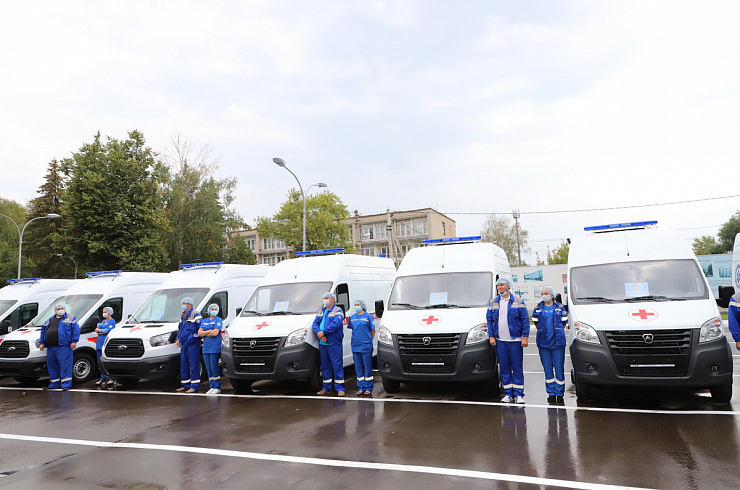 Губернатор распорядился прививать в первую очередь пожилых людей