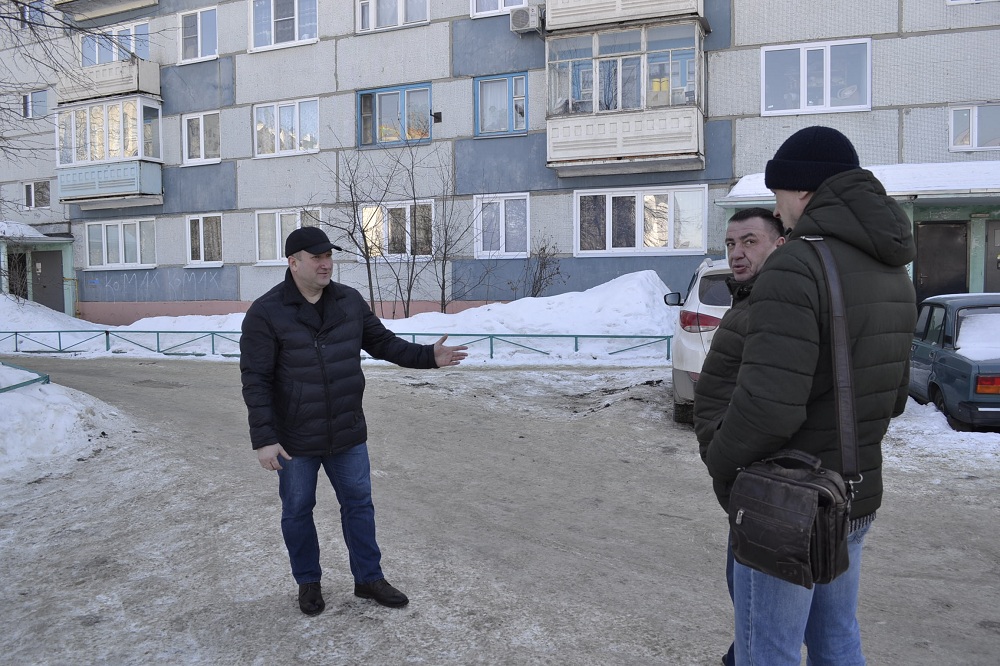 Сергей Палювин проверил капремонт дома, выполненный по собственной программе УК «Надежда-6»