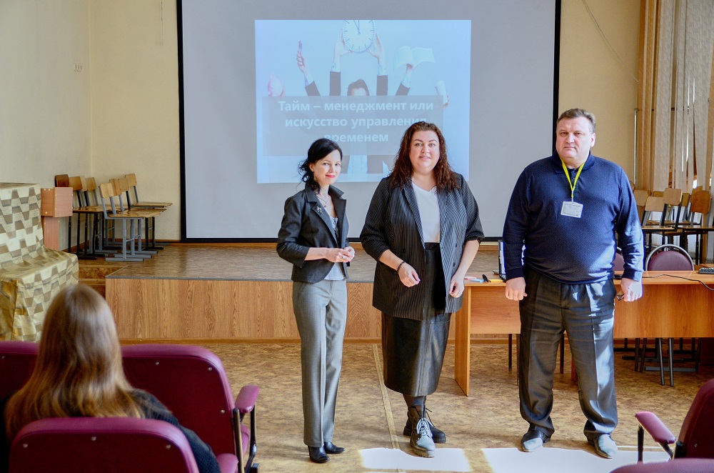 Участницы Совета женщин Гордумы открыли серию деловых тренингов в гимназии №44