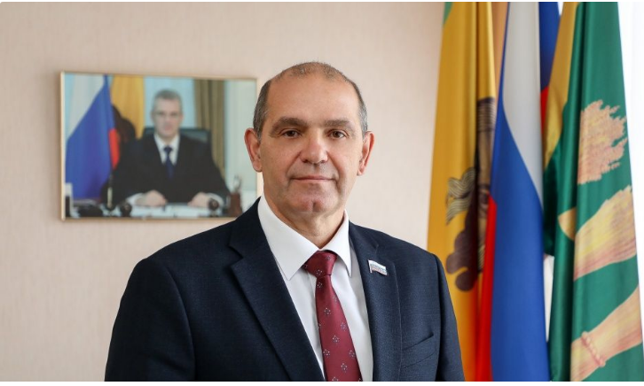 Владимир Мутовкин поздравил работников ЖКХ с профессиональным праздником