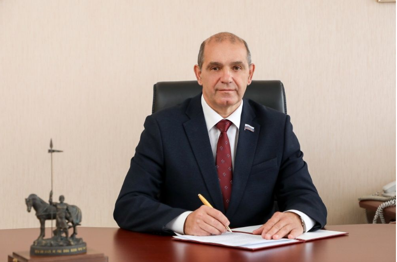 Владимир Мутовкин поздравил сотрудников отрасли культуры