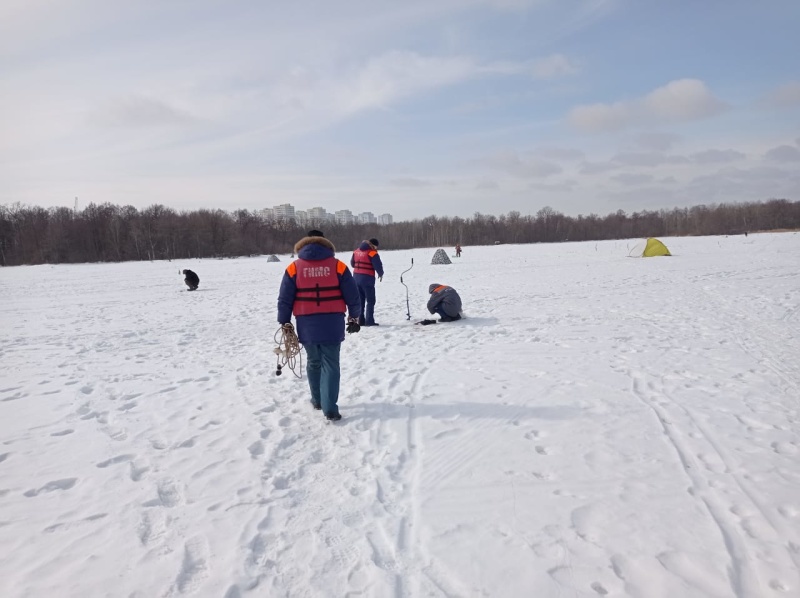 Спасатели предупреждают пензенцев: тонкий лед водоемов опасен