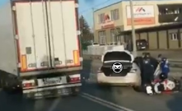 На трассе М-5 случилось ДТП с машиной и мотоциклом