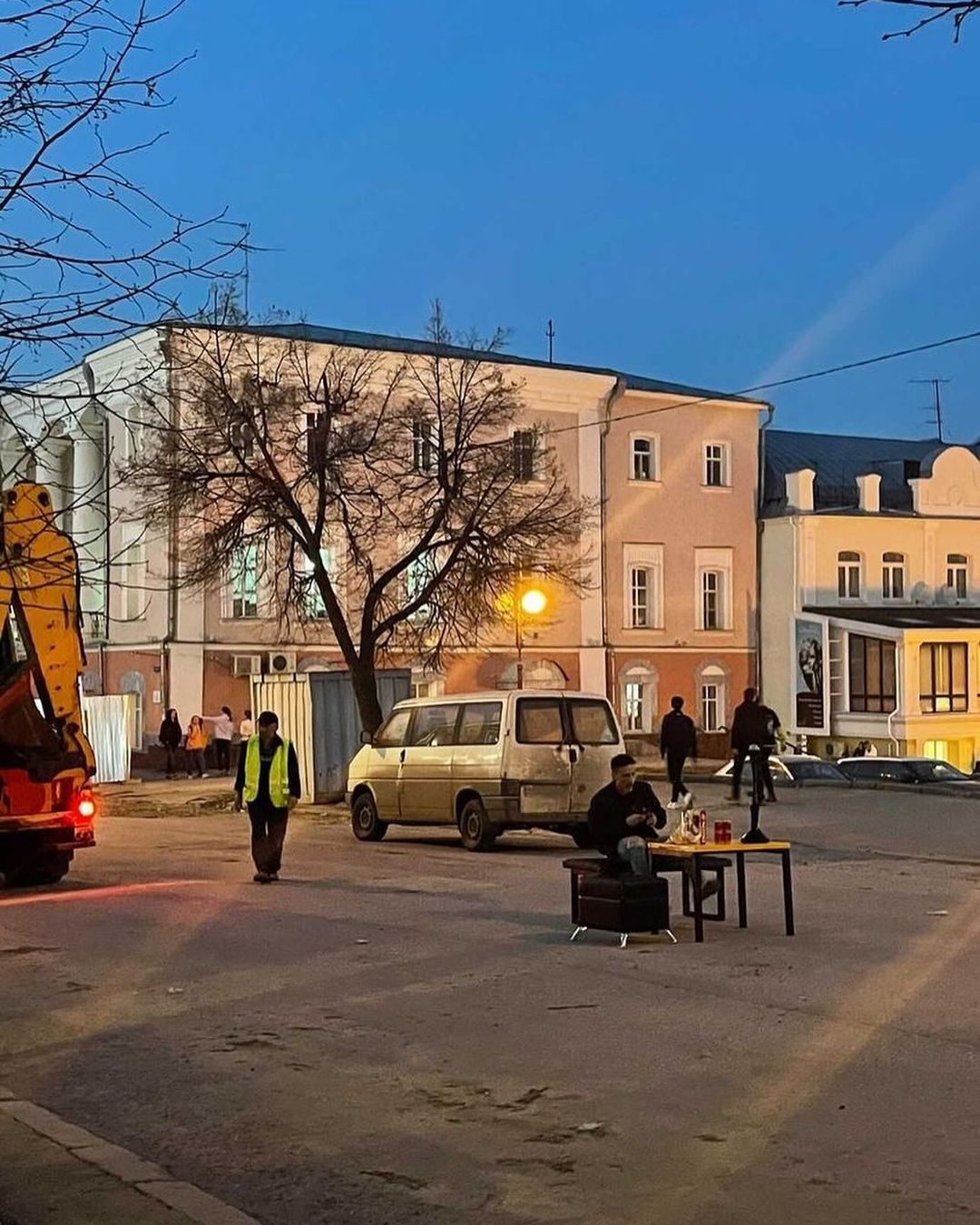 В Пензе мужчина отдохнул с кальяном на перекрытой части улицы Московской