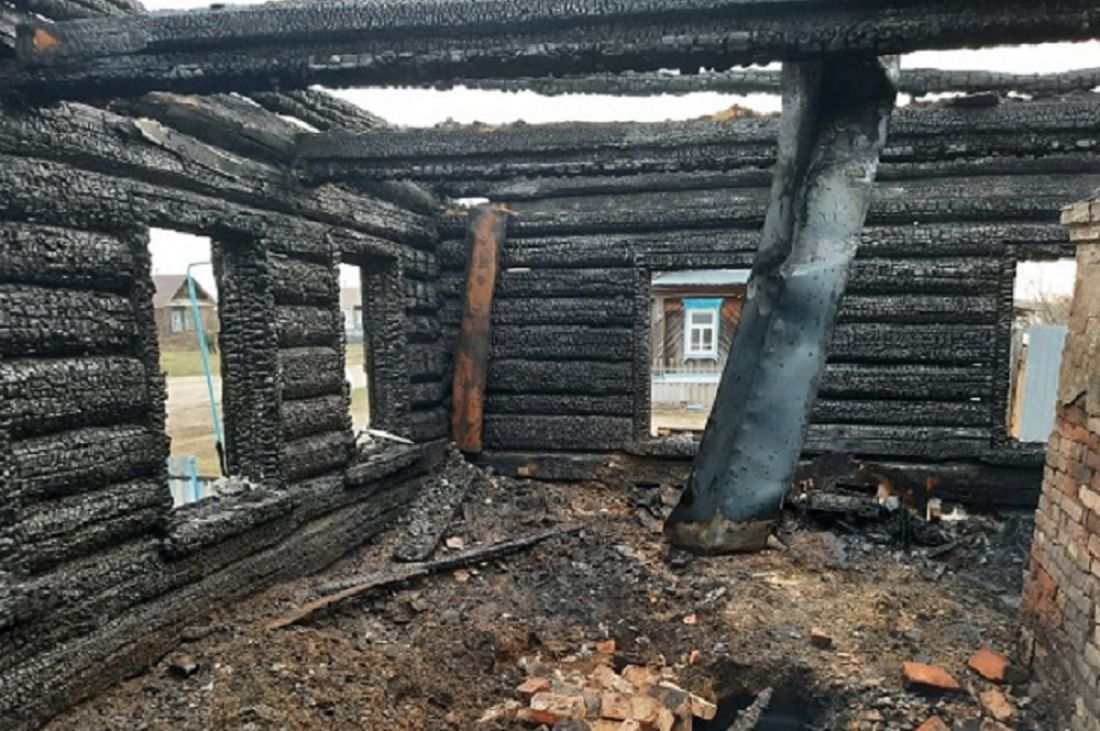 Названа причина гибели трех человек при пожаре в Никольском районе