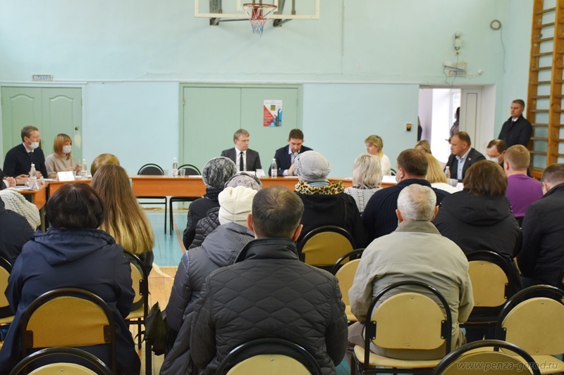 Жители микрорайона Заря пожаловались Андрею Лузгину на качество воды