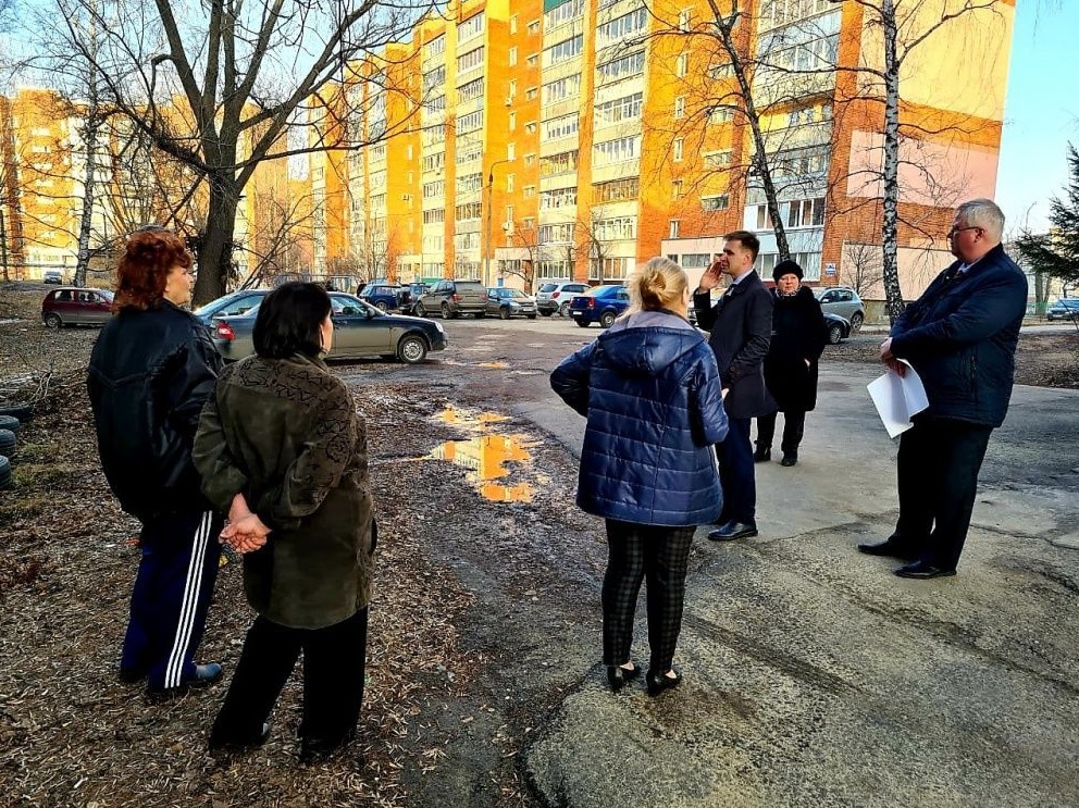 Иван Краснов предложил жителям дома на улице Карпинского решение их проблемы