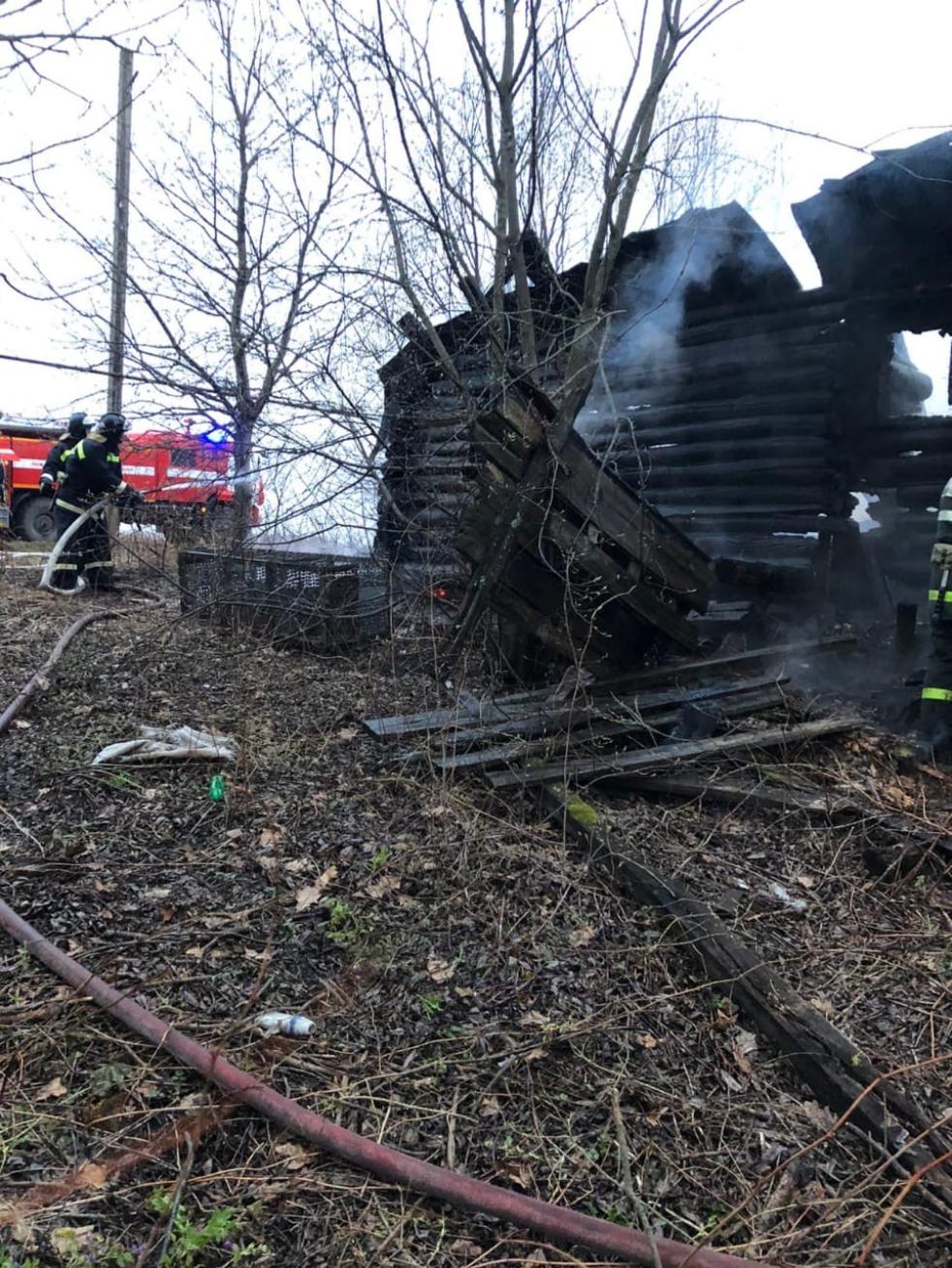 В Пензенской области горящий дом тушили 13 пожарных