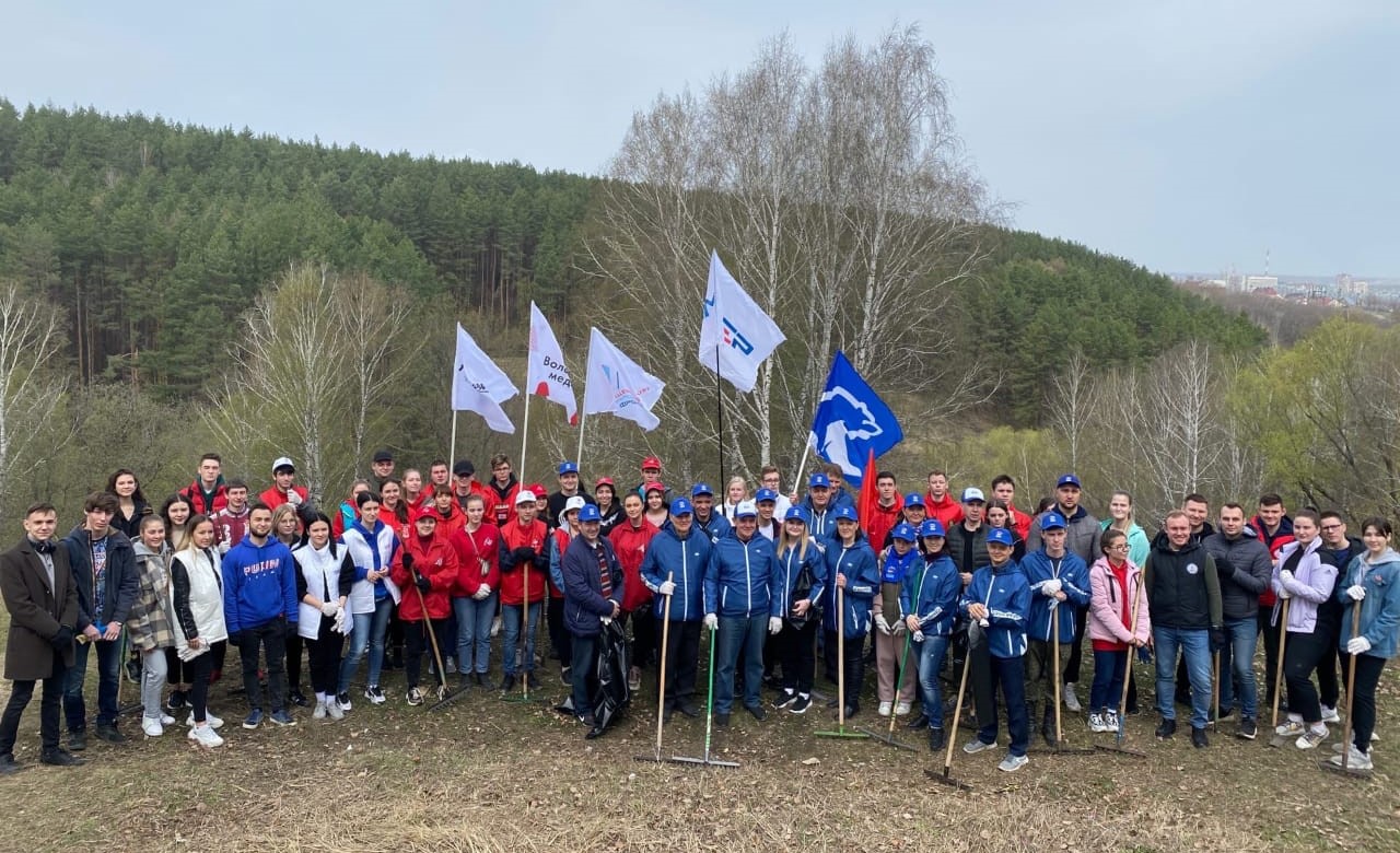 Пензенская молодежь и депутаты Заксобра очистили от мусора Ласточкины горы
