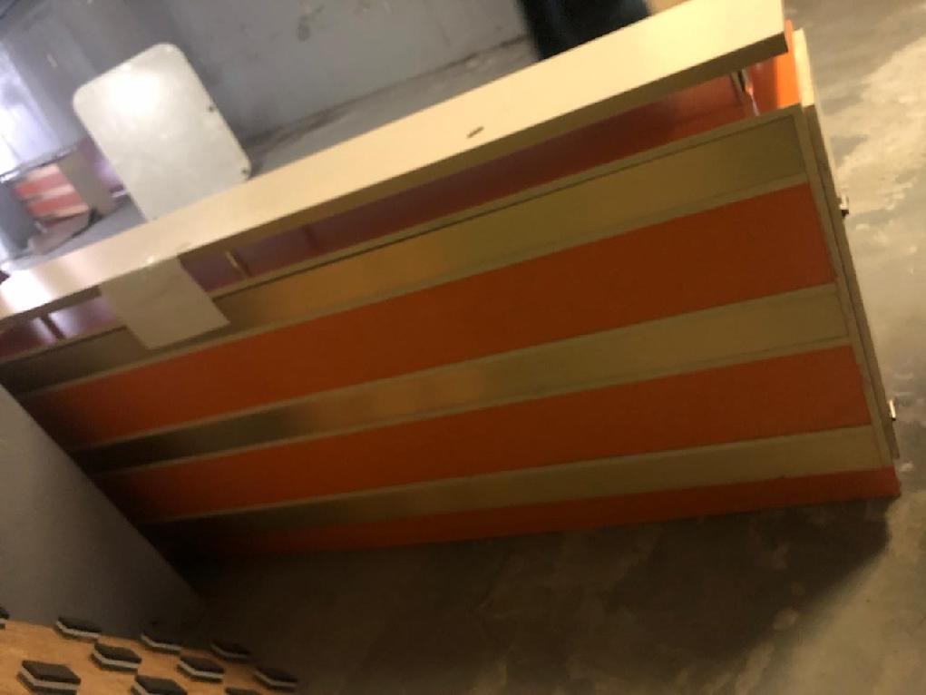 Во Дворце спорта «Буртасы» на маленькую девочку обрушилась стойка регистрации