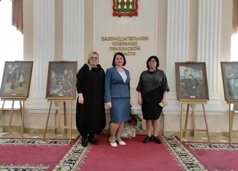 В региональном парламенте открылась выставка «Поклон вам низкий, женщины войны»