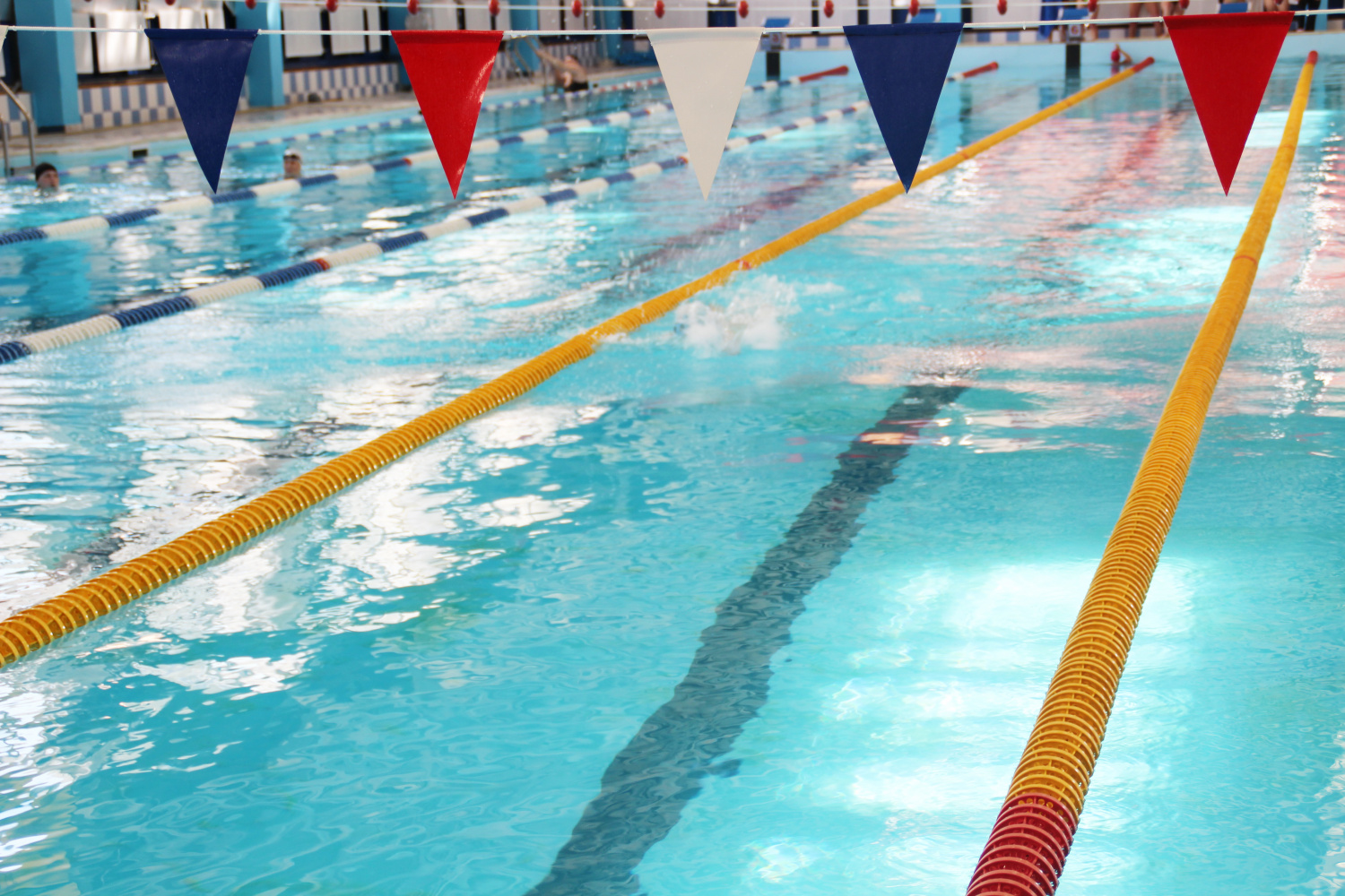 Пензенцев приглашают поплавать в бассейне и пройти обследование у врача