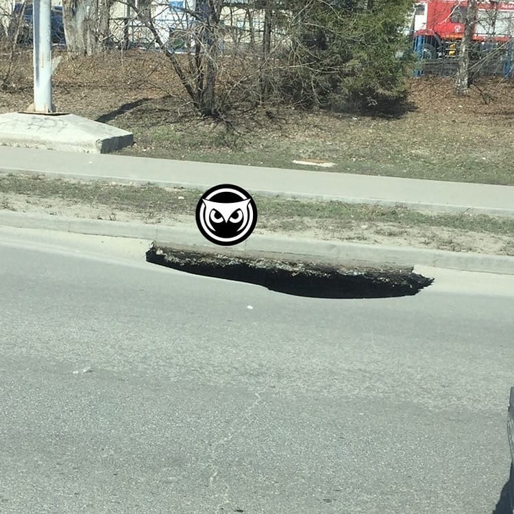 Опять провал: в Пензе на проспекте Строителей вновь образовалась дыра