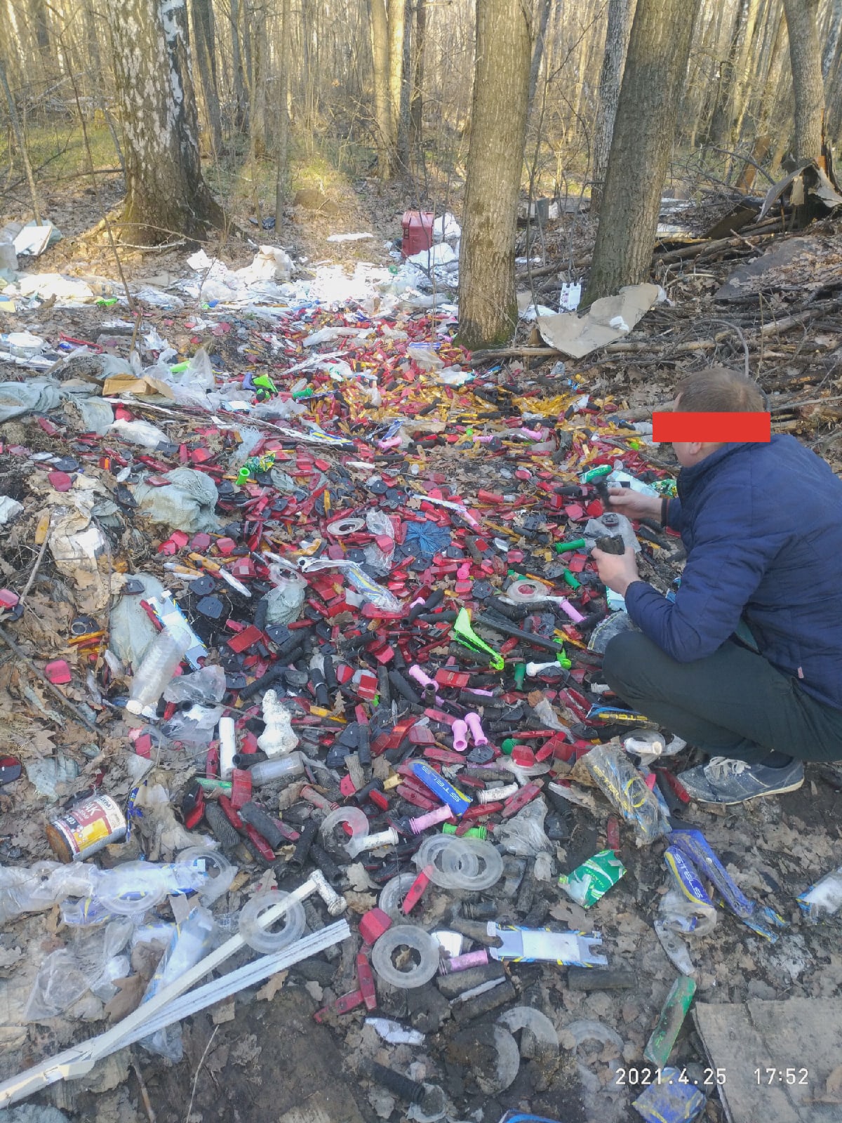 В Пензе лес замусорили «резиновыми изделиями»