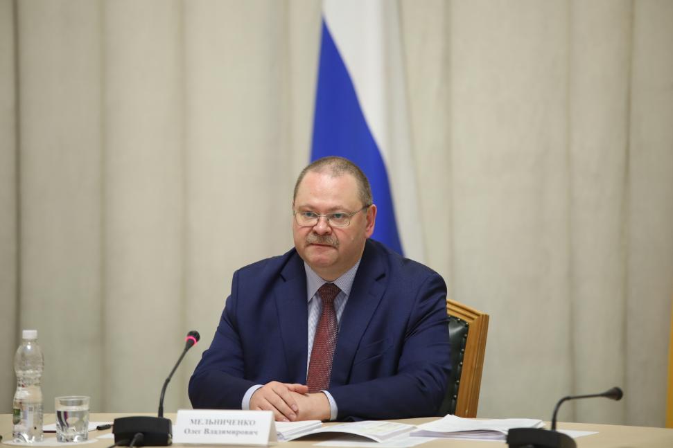 Мельниченко обязал глав районов согласовывать выезды с ним лично