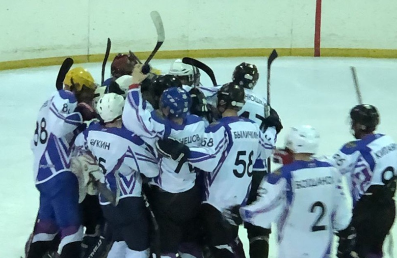 Хоккейная дружина «Дионис» обыграла «Пулю» по буллитам