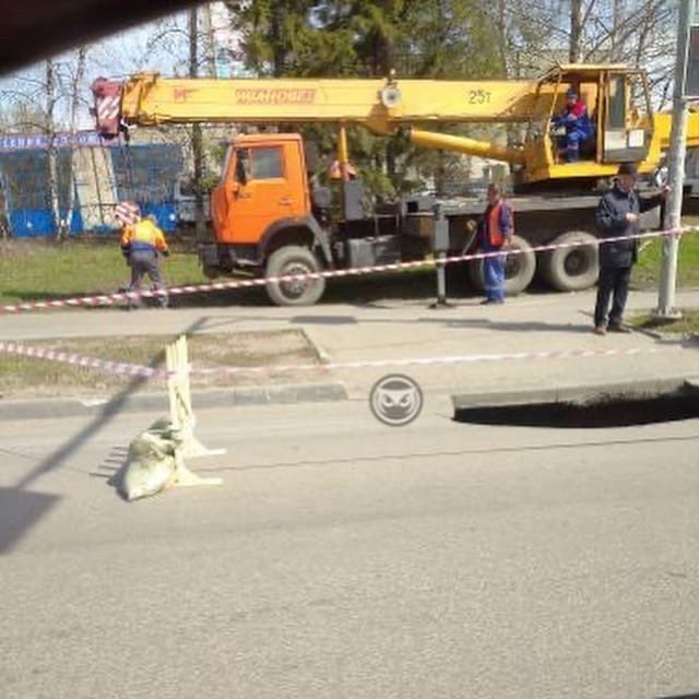 «Дорога прямиком в ад»: в Пензе у ТЦ «Олимп» опять появилась дыра