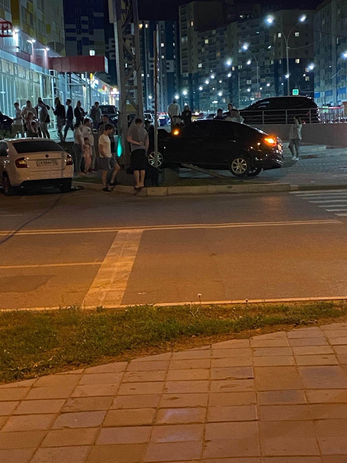 В Засечном молодая девушка на «Ладе» протаранила опору рекламного щита