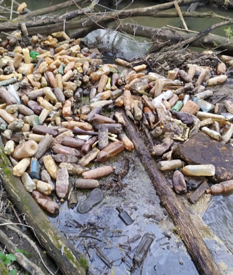 В Кузнецке для вывоза собранных в реке пластиковых бутылок потребовался самосвал