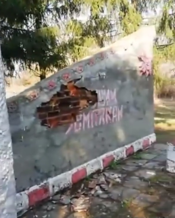 В Пачелмском районе решили судьбу полуразрушенного монумента павшим воинам