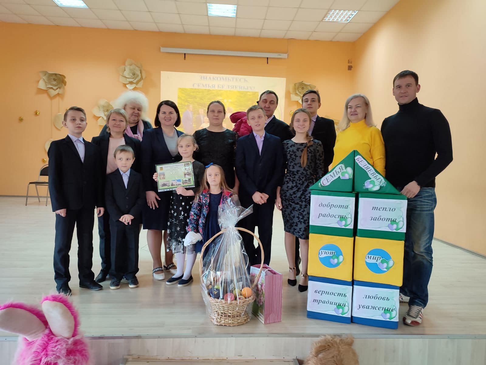 Ольга Чистякова подарила семье с 9 детьми ноутбук