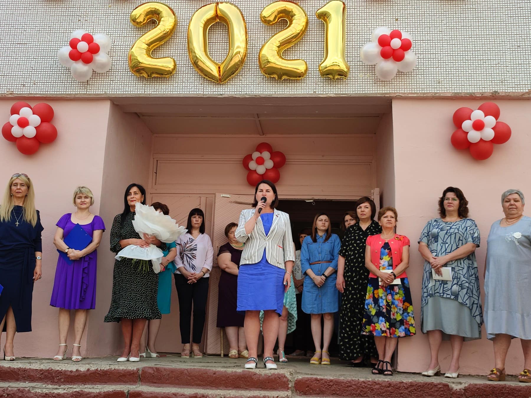 Ольга Чистякова поздравила школьников с окончанием учебного года