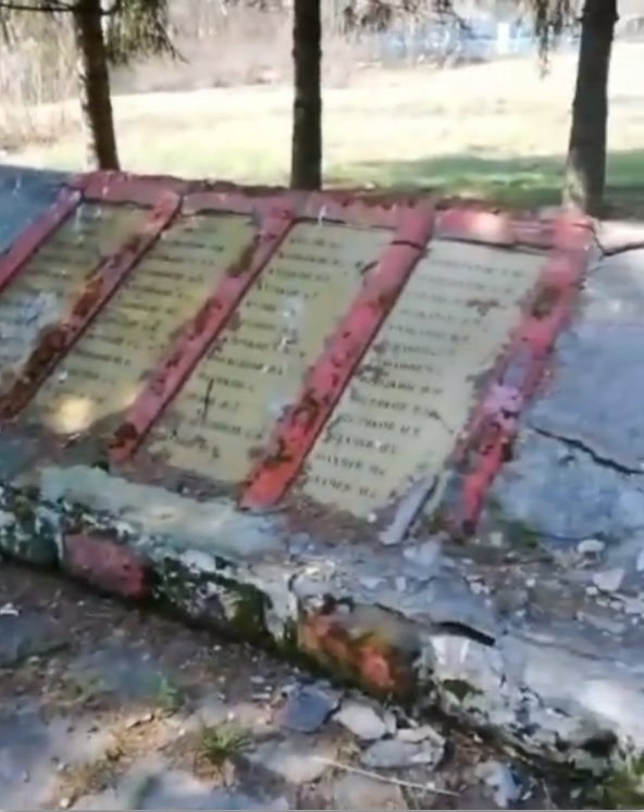 Жители Пачелмского района просят помощи в сохранении памятника павшим воинам