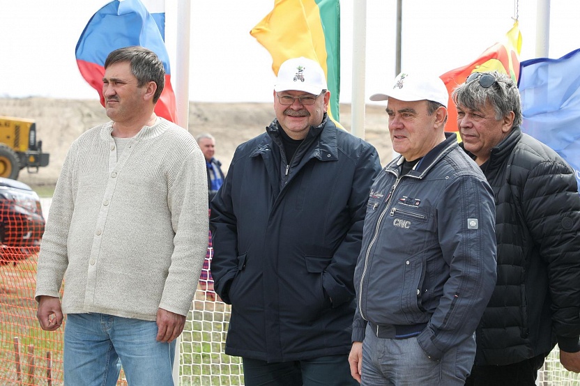 Валерий Лидин и Олег Мельниченко дали старт соревнованиям по мотокроссу