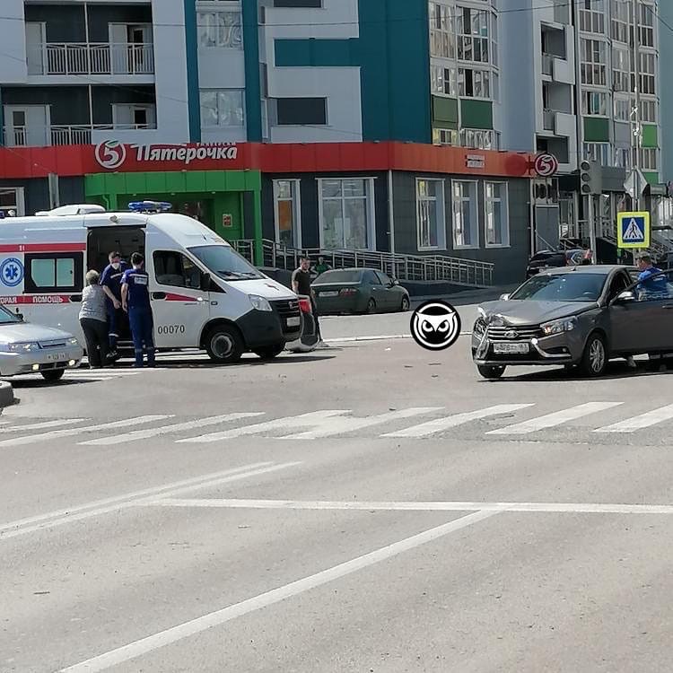 В городе Спутнике на перекрестке с неработающим светофором произошла авария