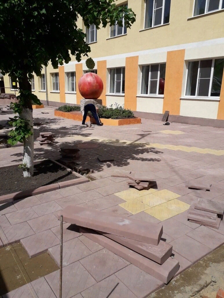 В Сердобске продолжают благоустраивать территории лечебного учреждения