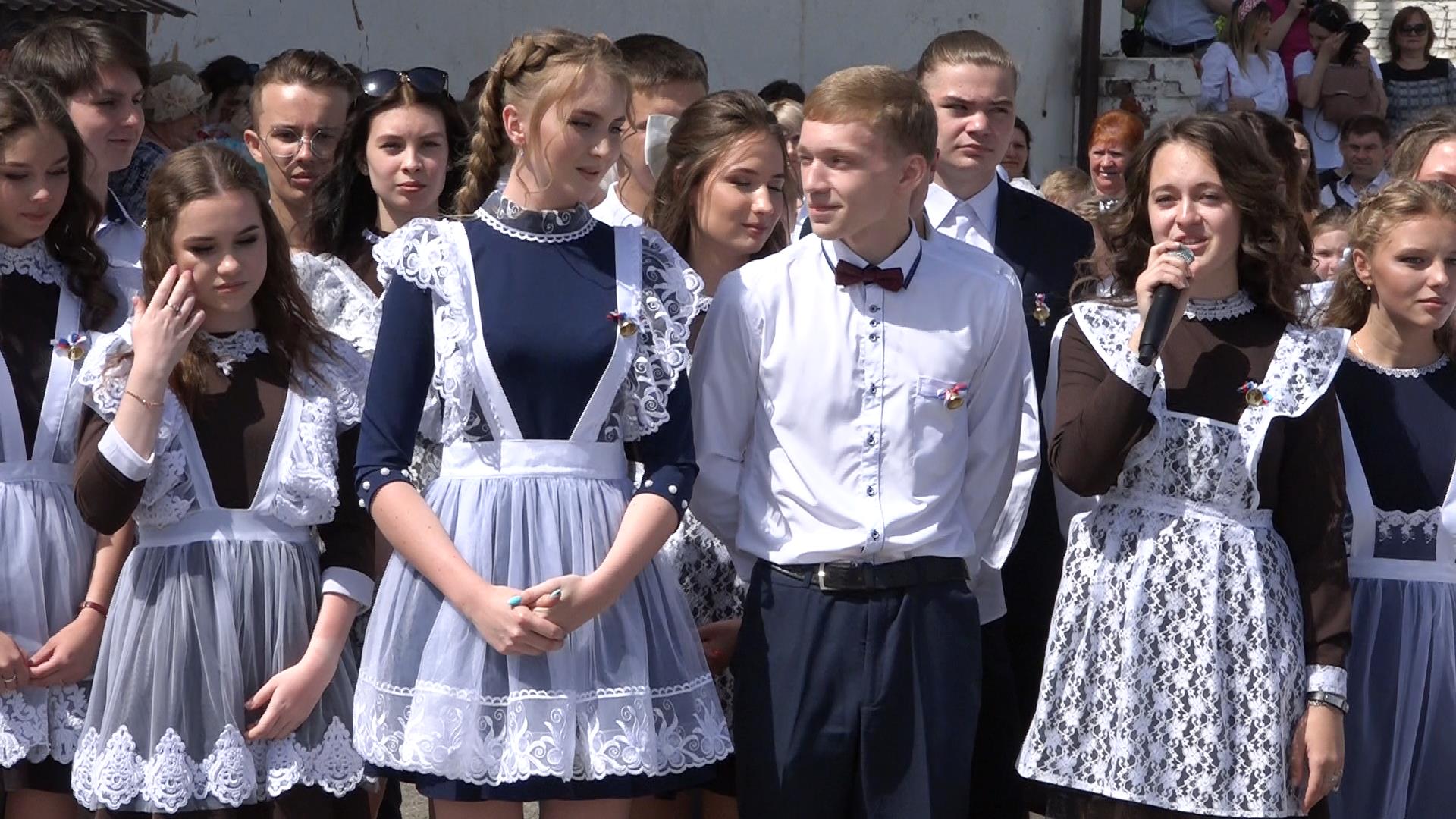 В Кузнецке для одиннадцатиклассников прозвенел «Последний звонок»