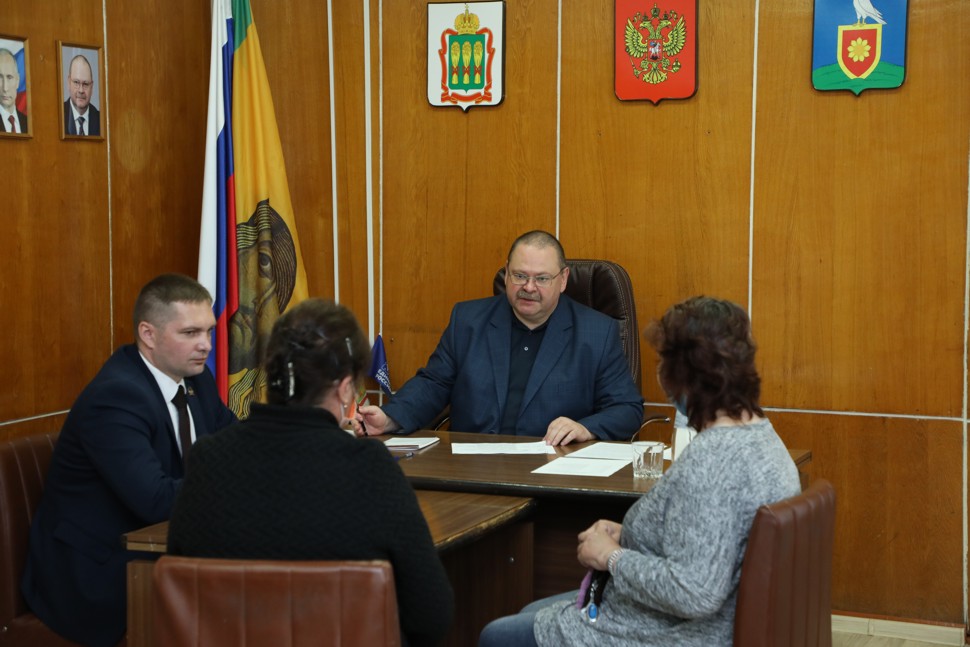 Освещение и автобусы: Мельниченко поручил разобраться с проблемами жителей Малосердобинского района