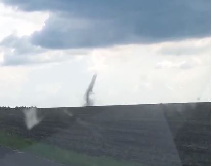 «Страшно как»: пензенцы столкнулись на трассе со смерчем