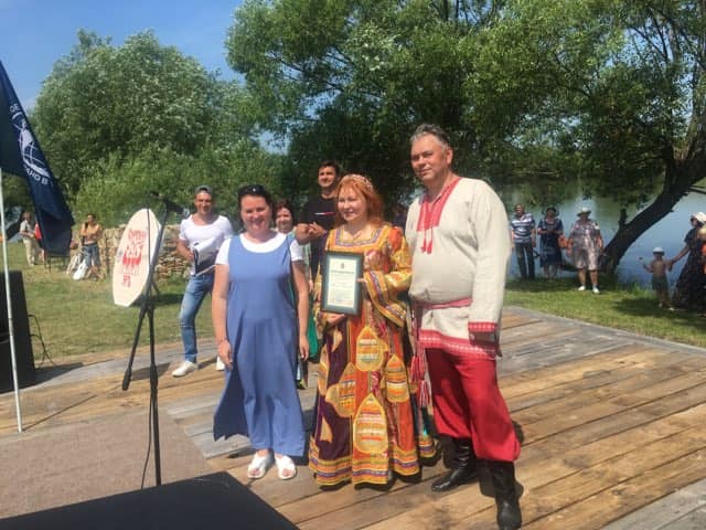 Ольга Чистякова вручила Татьяне Стаильской Благодарность Заксобрания